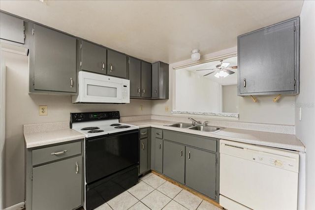 6332 NEWTOWN CIRCLE 32B5, Tampa, FL 33615
