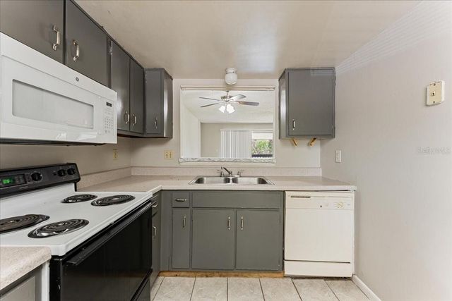 6332 NEWTOWN CIRCLE 32B5, Tampa, FL 33615