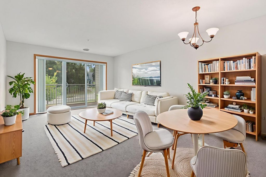 2231 Penn Place 209, North Saint Paul, MN 55109