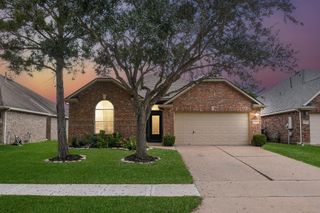 2625 Emerald Springs Court, Pearland, TX 77584