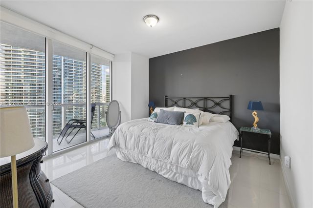 465 Brickell Ave 3804, Miami, FL 33131
