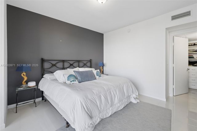 465 Brickell Ave 3804, Miami, FL 33131