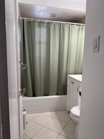 75-07 260th Street 1A, Glen Oaks, NY 11004