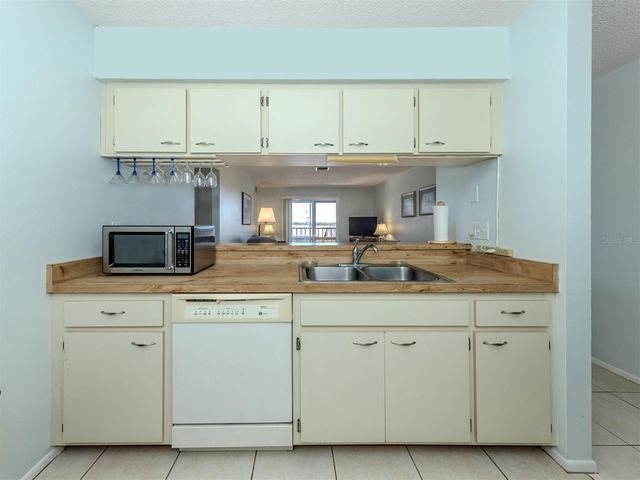 217 AIRPORT AVENUE W 216, Venice, FL 34285