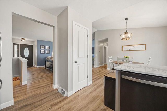 1510 N Wuthering Hills Drive, Janesville, WI 53546