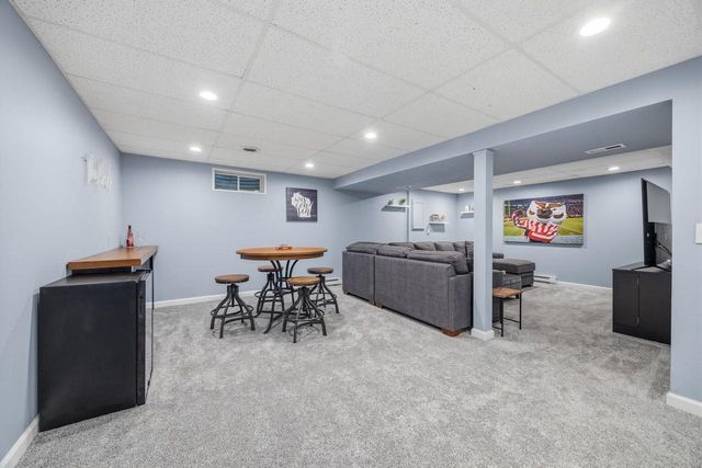1510 N Wuthering Hills Drive, Janesville, WI 53546