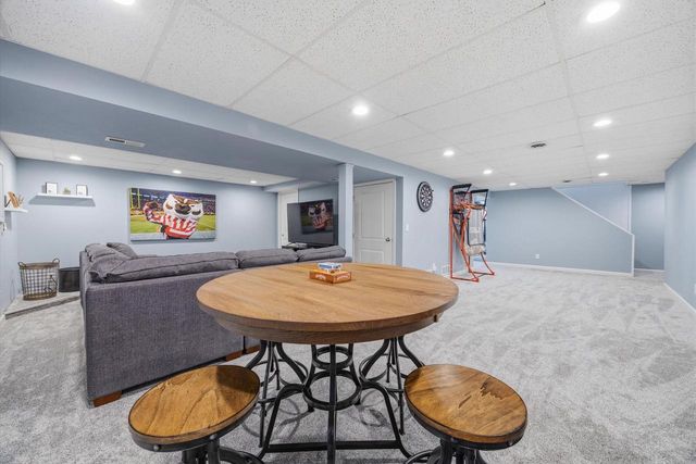 1510 N Wuthering Hills Drive, Janesville, WI 53546