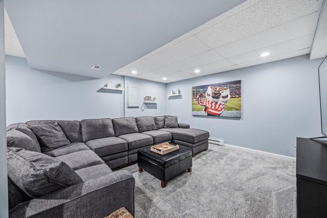 1510 N Wuthering Hills Drive, Janesville, WI 53546