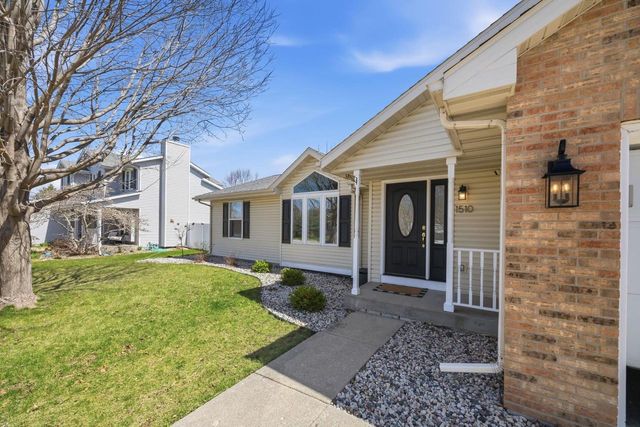 1510 N Wuthering Hills Drive, Janesville, WI 53546