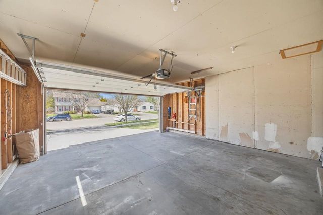 1510 N Wuthering Hills Drive, Janesville, WI 53546