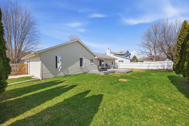 1510 N Wuthering Hills Drive, Janesville, WI 53546