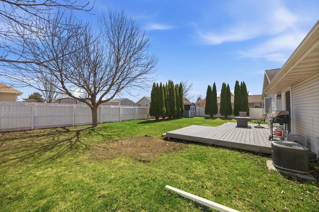 1510 N Wuthering Hills Drive, Janesville, WI 53546