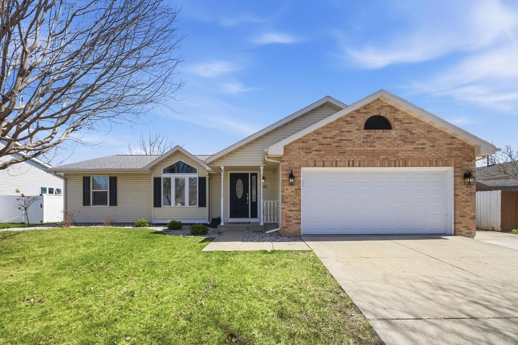 1510 N Wuthering Hills Drive, Janesville, WI 53546