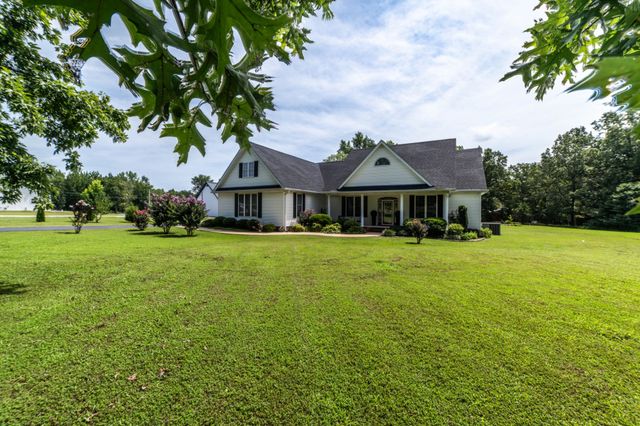390 Carmen Dr, Paris, TN 38242