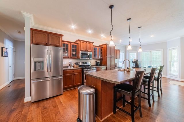 390 Carmen Dr, Paris, TN 38242