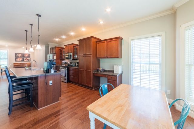 390 Carmen Dr, Paris, TN 38242
