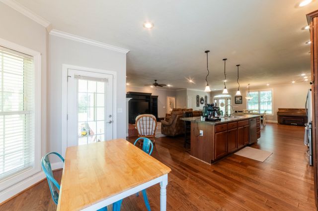 390 Carmen Dr, Paris, TN 38242