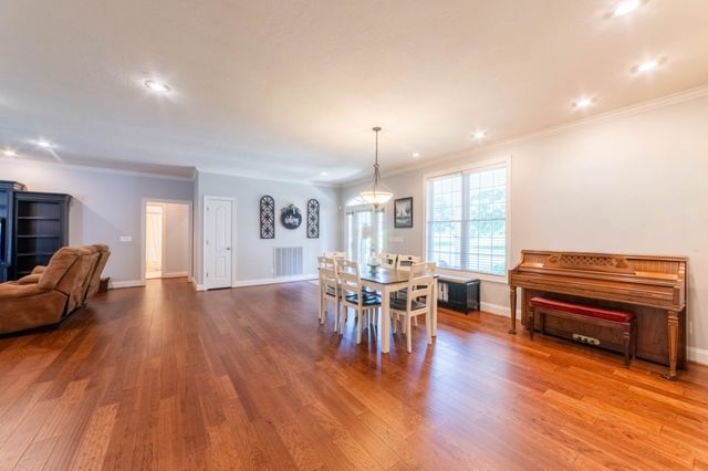 390 Carmen Dr, Paris, TN 38242
