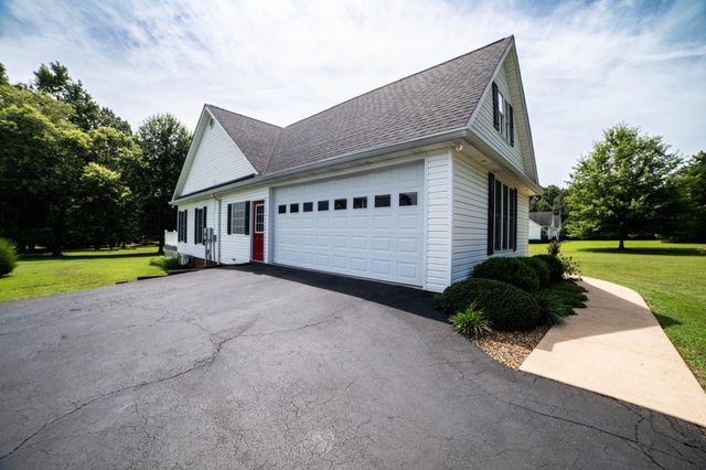 390 Carmen Dr, Paris, TN 38242