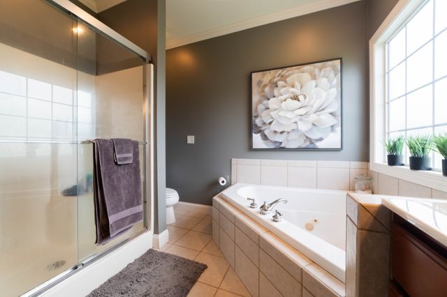 390 Carmen Dr, Paris, TN 38242