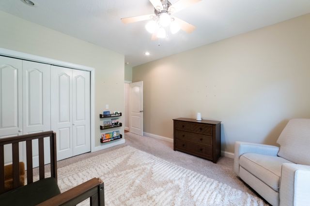 390 Carmen Dr, Paris, TN 38242