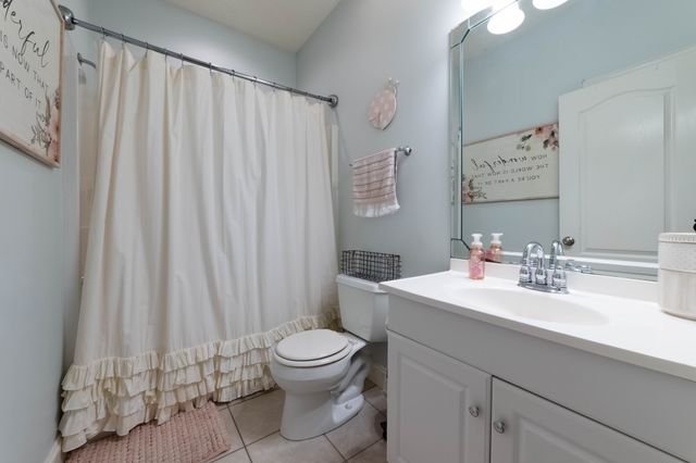 390 Carmen Dr, Paris, TN 38242