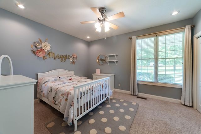390 Carmen Dr, Paris, TN 38242