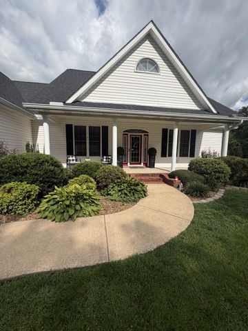390 Carmen Dr, Paris, TN 38242
