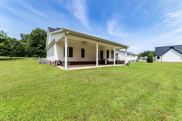 390 Carmen Dr, Paris, TN 38242
