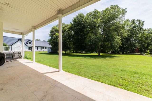 390 Carmen Dr, Paris, TN 38242