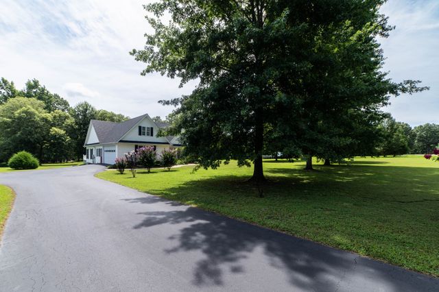 390 Carmen Dr, Paris, TN 38242