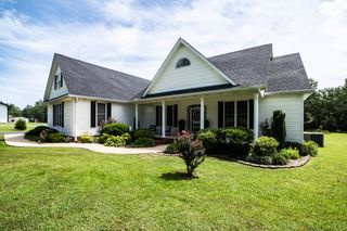 390 Carmen Dr, Paris, TN 38242