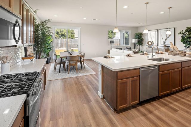 1727 Dos Rios Ct, Plumas Lake, CA 95961