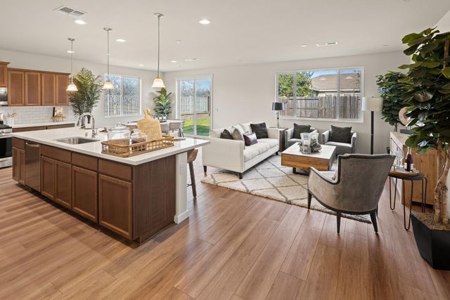 1727 Dos Rios Ct, Plumas Lake, CA 95961