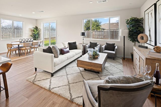 1727 Dos Rios Ct, Plumas Lake, CA 95961