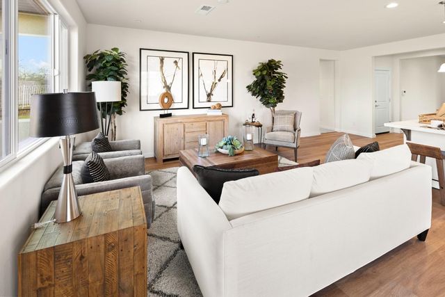 1727 Dos Rios Ct, Plumas Lake, CA 95961