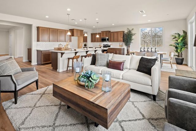 1727 Dos Rios Ct, Plumas Lake, CA 95961