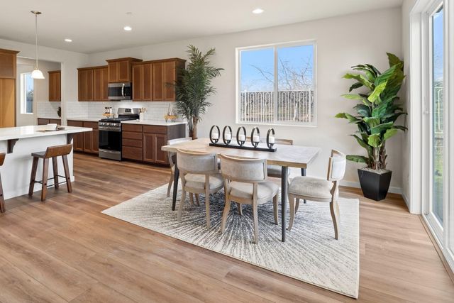 1727 Dos Rios Ct, Plumas Lake, CA 95961