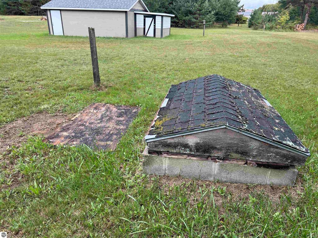 Image 5 of property listing at 4800 W Four Road, Buckley, MI 49620