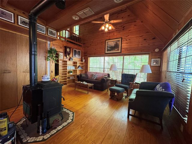 190 Woodpecker Drive, Livingston, TX 77351