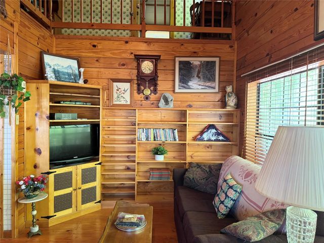 190 Woodpecker Drive, Livingston, TX 77351