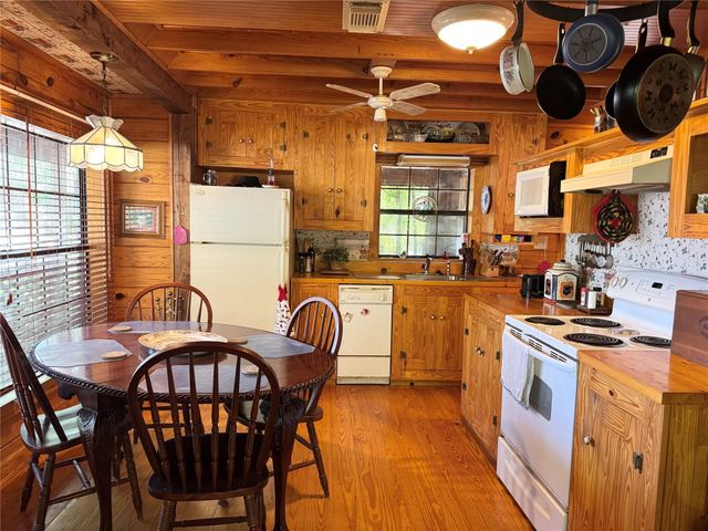 190 Woodpecker Drive, Livingston, TX 77351