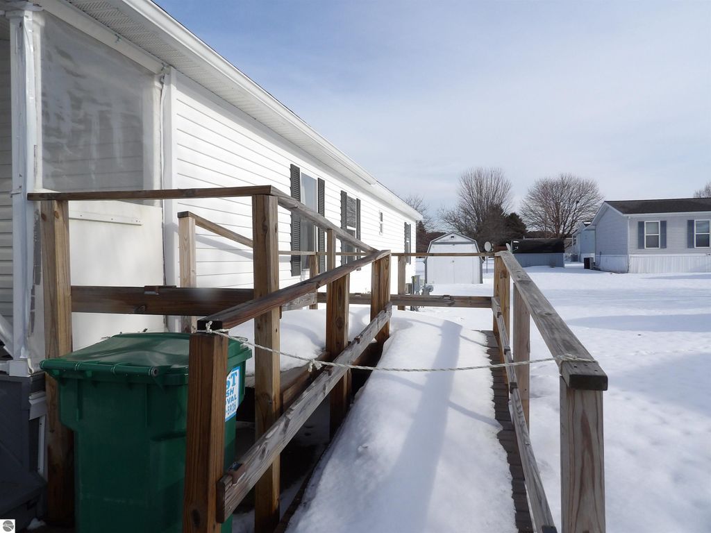 Image 2 of property listing at 715 Mallard, Cadillac, MI 49601