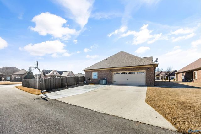 17342 Chinaberry Road, Athens, AL 35613