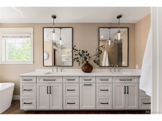 9441 S Hackberry Ln, Highlands Ranch, CO 80129