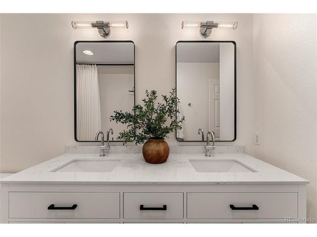 9441 S Hackberry Ln, Highlands Ranch, CO 80129