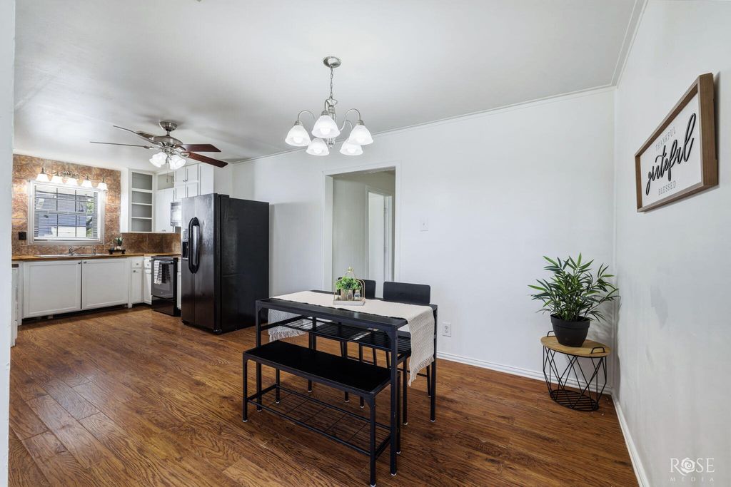 Image 10 of property listing at 1106 E 22nd Street, San Angelo, TX 76903