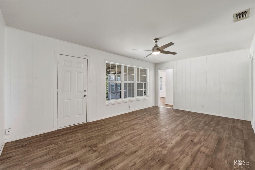 Image 15 of property listing at 1106 E 22nd Street, San Angelo, TX 76903