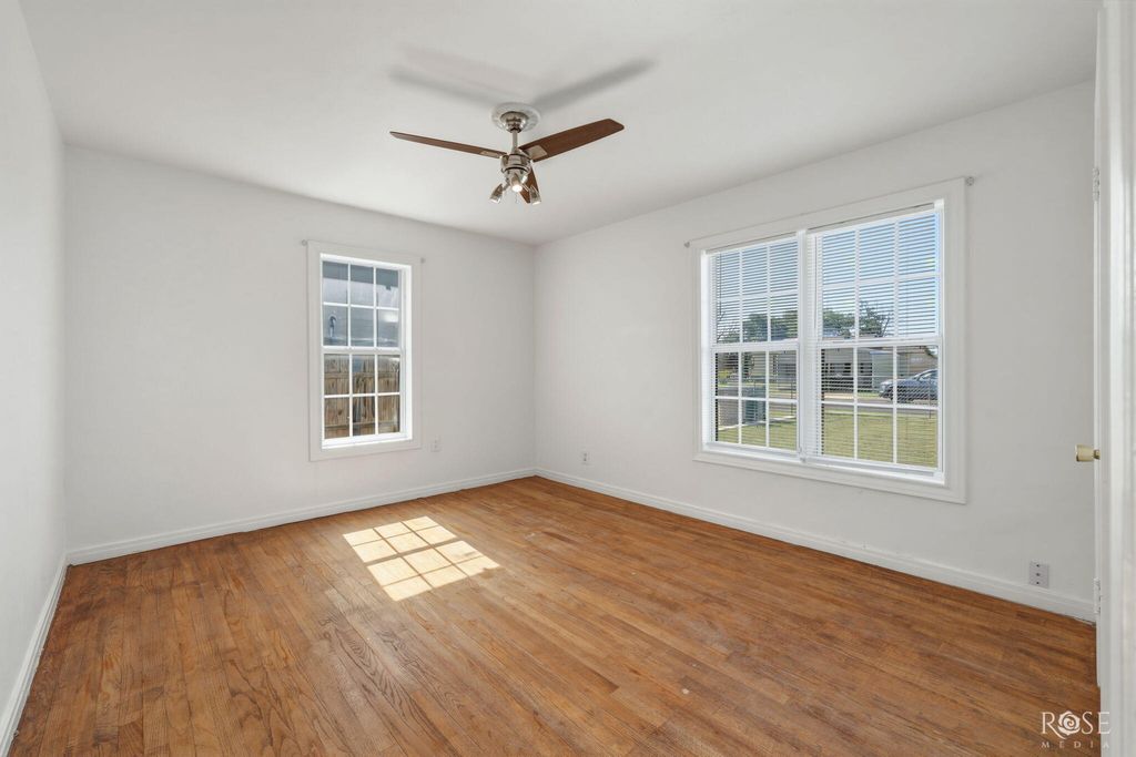 Image 22 of property listing at 1106 E 22nd Street, San Angelo, TX 76903