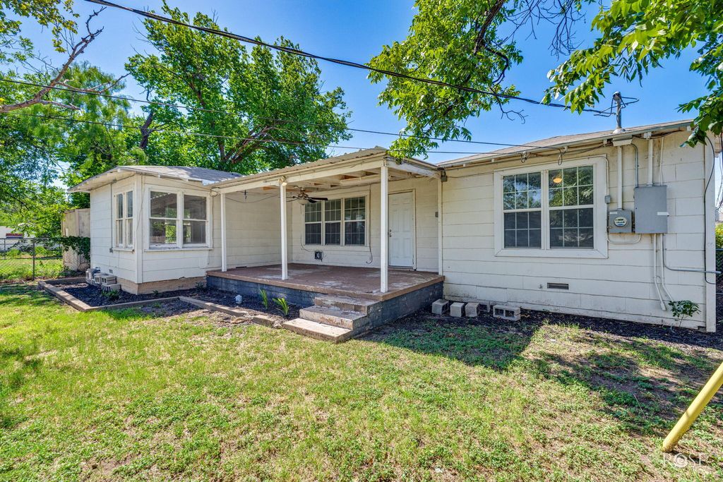 Image 27 of property listing at 1106 E 22nd Street, San Angelo, TX 76903